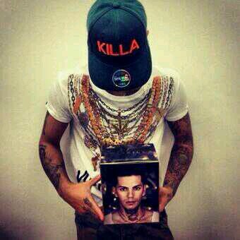 @Official92 sei il calciatore migliore del mondo spero torni presto e k giocherai sempre e x sempre nel milan :3 @Realemiskilla sei un mito ti adoro