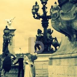 A http://t.co/6vG7W9VdQ1 é uma galeria de arte online direcionada a arte digital, mas também contamos com pinturas, gravuras, desenhos e fotografias.