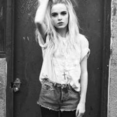 i love to sing and play guitar | Model | Nandos | Starbucks | Free Running | insta - Lolaacouture | Chelsea girl ! yeah  ♥
