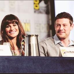 That girl who's obsessed with Lea Michele oops! And Nayaholic who wishes she was Naya!! LopezForLife! #DivaOff