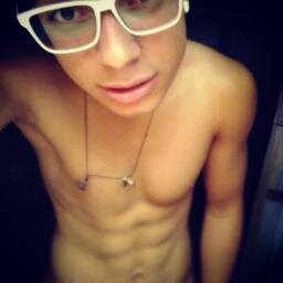 guilherme é uma pessoa extremamente sexy, viril e tudo mais e adora justin bieber assim como nós ♥