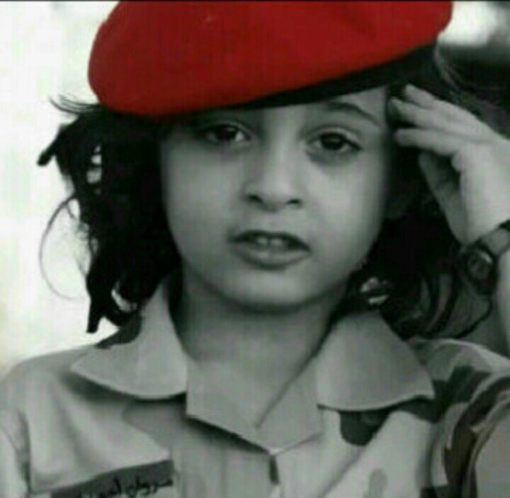 ‏‏‏  احدن صغير ويسبق العمر والشيب
 واحدن يشيب ويمحق العمر طيشه
 احدن ينادي جمرته يشعل ، الطيب'
 واحدن يناديء جمرته لاجل شيشه