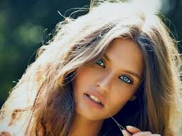 Annie Cresta. Finnick. Dicen que a veces me vuelvo loca, pero si a veces no te haces la loca, todo sería aburrido. WSC.