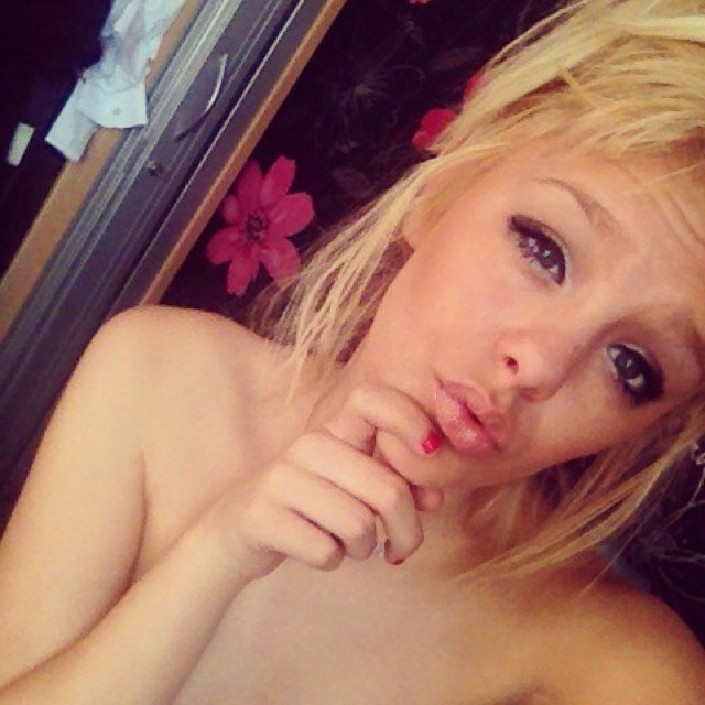 hi, im alysha. Follow me, i follow back bitchez. Dont like me then faq off cos ilml.