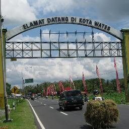 Terkadang rasa kesepian itu dibutuhkan untuk mengajari kita menghargai indahnya kebersamaan