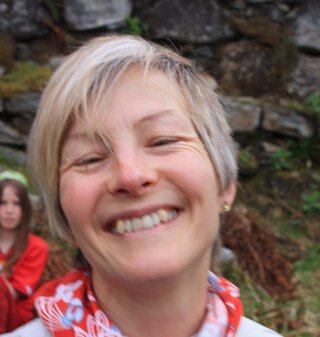 Shiatsu & Qi Gong practitioner, mum of 2, x-midwife, loves healing, relaxation and life!
