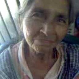 Doña amparito para servirle a diosito y a aste!