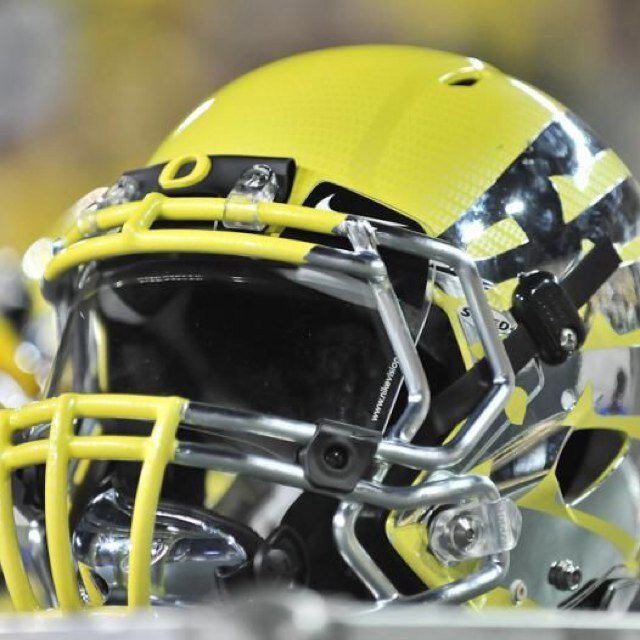 Tweeting the best sports uniforms around .