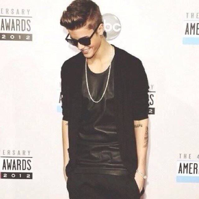 A name? #JustinBieber. A inspiration? #Kidrauhl. A color? #Purple. A slogan? #NeverSayNever & #Believe. A country? #Canada.♥
