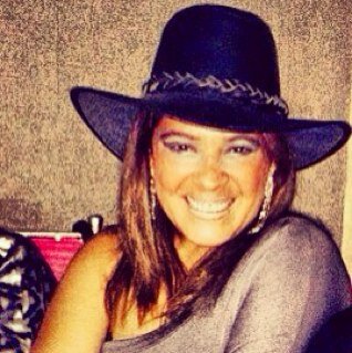 DocIrama's profile picture. Si la vida no nos salva de la muerte, al menos que el amor nos salve de la vida. -Pablo Neruda.