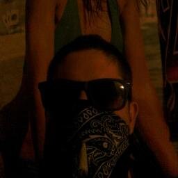 Bala perdida... A.C.A.B. Anarchy. Mientras puedas pisar la calle, aún merece la pena... En el parkineo y el mañaneo es en lo que creo jajaja