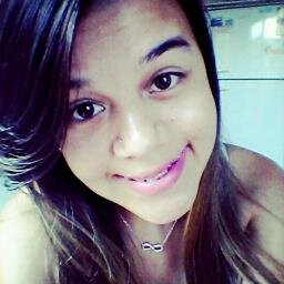 Sou ciumenta,São Paulina,Fanática pelo Lucas, romântica,chorona, mandona,orgulhosa,irônica,sonhadora,exagerada e dramática. Gostou? Follow-me. *o*