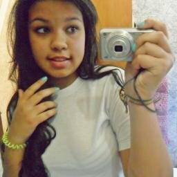 Aprendi que não posso exigir o amor de ninguém. Posso apenas dar boas razões para que gostem de mim e ter paciência, para que a vida faça o resto. bggs ;*