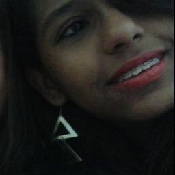 Amo musica,o por do sol  e meus amigos nesta ordem. sou muito muito muito guinatica ty love my cat mc gui !! :3