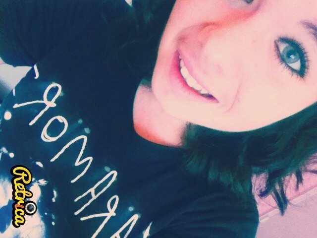 Just some fucked up teenage girl whos obsessed with bands, doctor who, books, and disney. Fair warning that im not funny ✌
