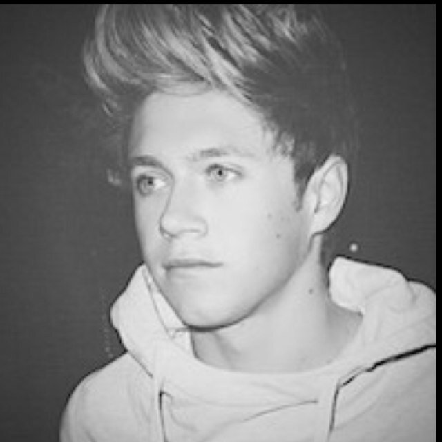 maybe someday i can say that Niall followed me :) ill never stop trying!
Haha @PORNIALLER follows!