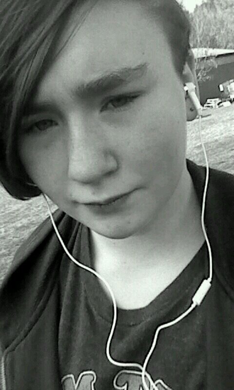 hai im raeann   .im 12 years young. i love 1D . i lurve my wifey helen :*. and i ship LARREH AND LIRRY AND NIAM HARDCORE