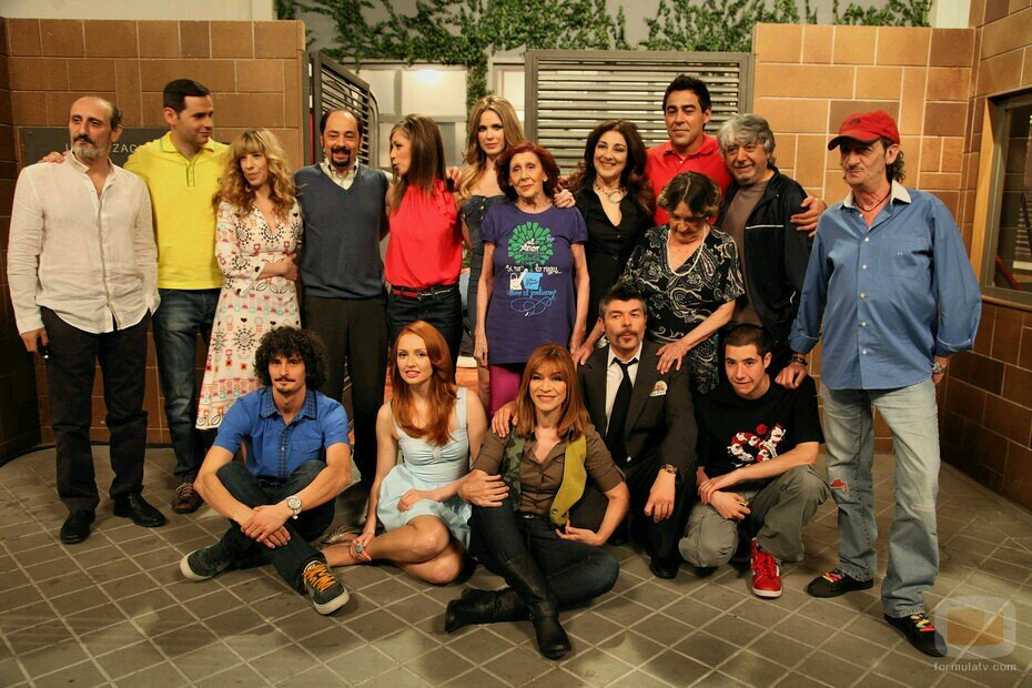 si eres fanatico de la serie la que se avecina sigueme simplemente