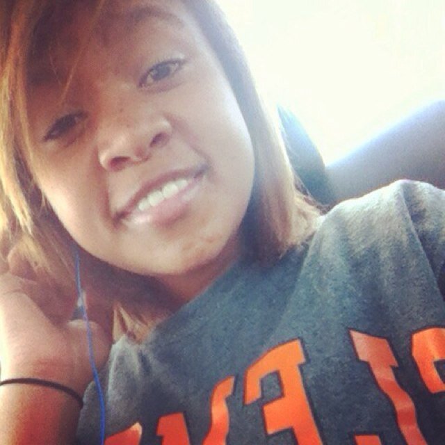 -Name: Julie 
-Team Single
-like Girls who like girls