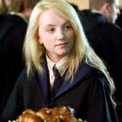 Bruja. Asistí al colegio Hogwarts.Hija de Xenophilius Lovegood.Miembro del ED.Casa:Rawenclaw.Patronus: Liebre. #Potterfakers