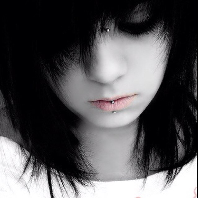 Hi im...wait who am i? I dont have a name? thats kool so yea. Im a mystery to myself. #taken @SingingKitten #verse2 #taken @MVoorhes #taken :3 @Jeffery_xX101