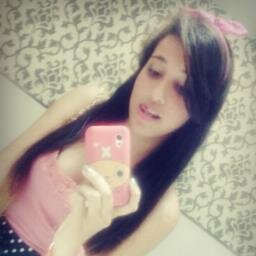 uma menina alegre ,sonhadora,corintiana ,adora rosa ,que vive a vida intensamente e que ama a Deus acima de tudo ...essa sou eu *---*