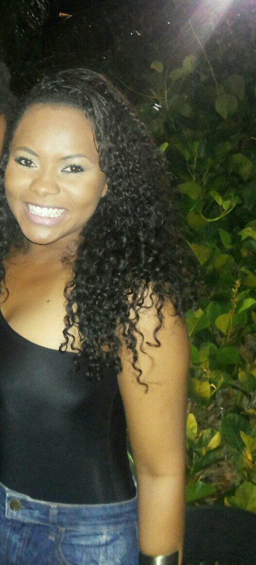 Apresentadora, Instrutora de Moda ,Produtora de TV e Moda, Leonina , Alegre =D