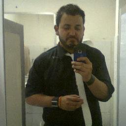 Comunicólogo Locutor de #SentidoBeat Director de @Me_Vas_A_Leer DJ frustrado