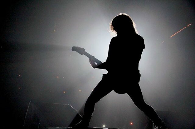I ♡ photography, I do photography & I listen to Foo Fighters all of my life :)