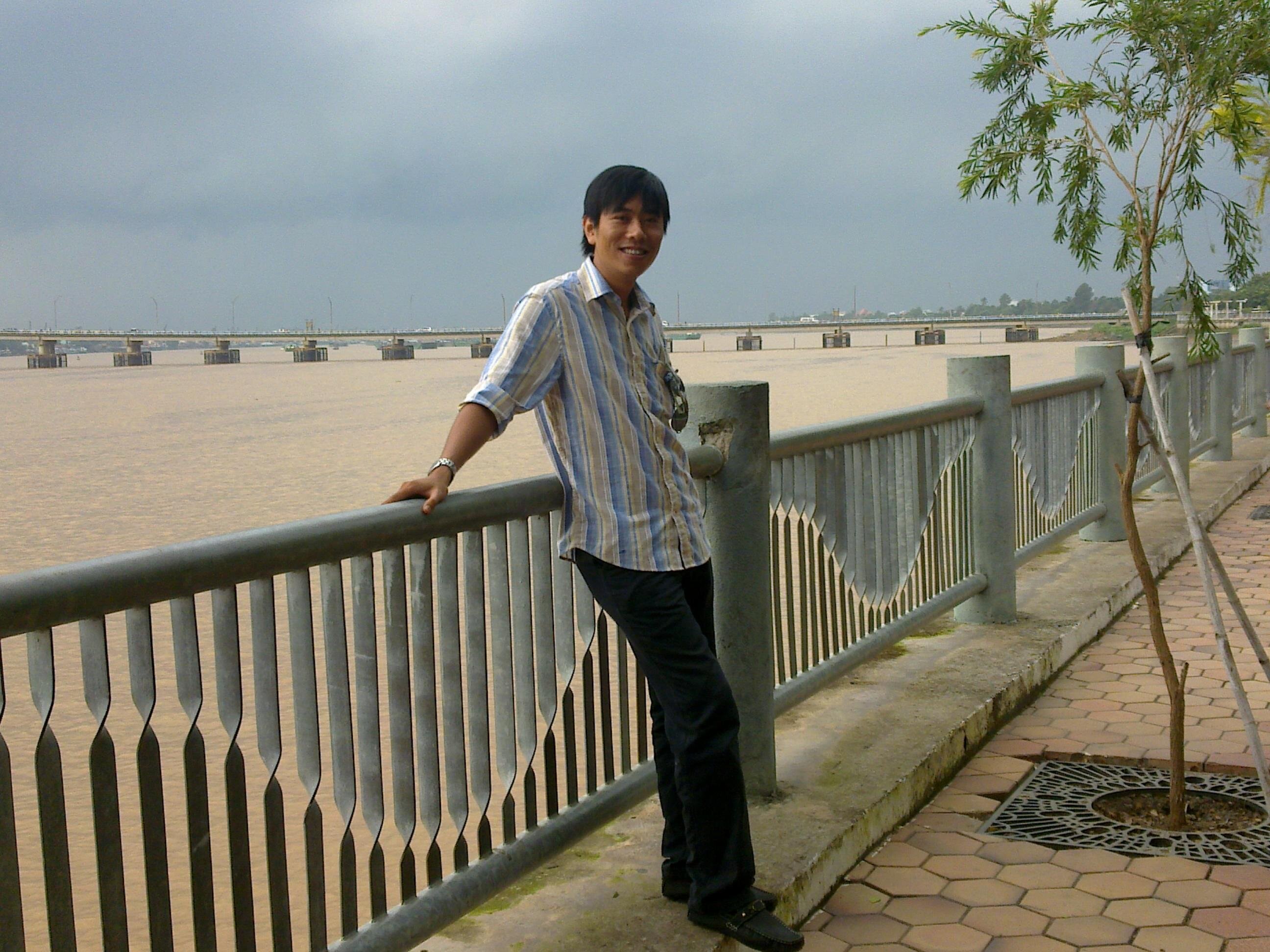 Hi there,
My name is Dang. I am a young internet marketer