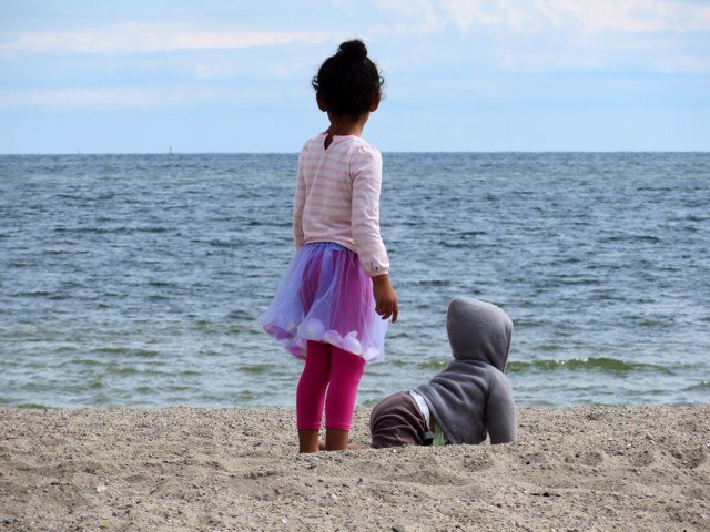 TWBaggage's profile picture. Traveling with Baggage isn't about luggage, but my tips for traveling with kids! I also jet to sets as an actress. That's me munching chips on your screen!