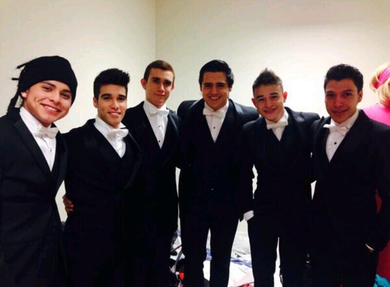 El programa que me gusta ver es @Acabatelo y lo que mas quero es #QueRegresenLosMeseritos
