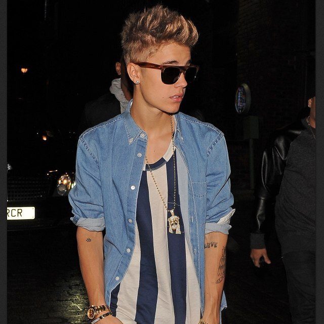 FREE FOLLOW!! PLEASE FOLLOW @kidrauhlly_ AND I'LL GIVE YOU A COOKIE !