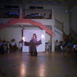 Somos una Academia dedicada al montaje de coreografías originales, con una experiencia; resaltamos e inovamos el concepto de bailes para quinceañeras.