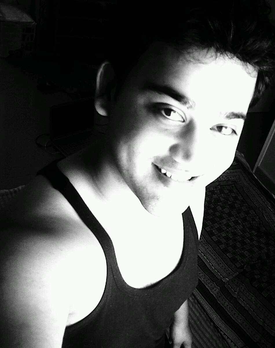 Dhruv__22's profile picture. A football freak and IT enthusiast !!