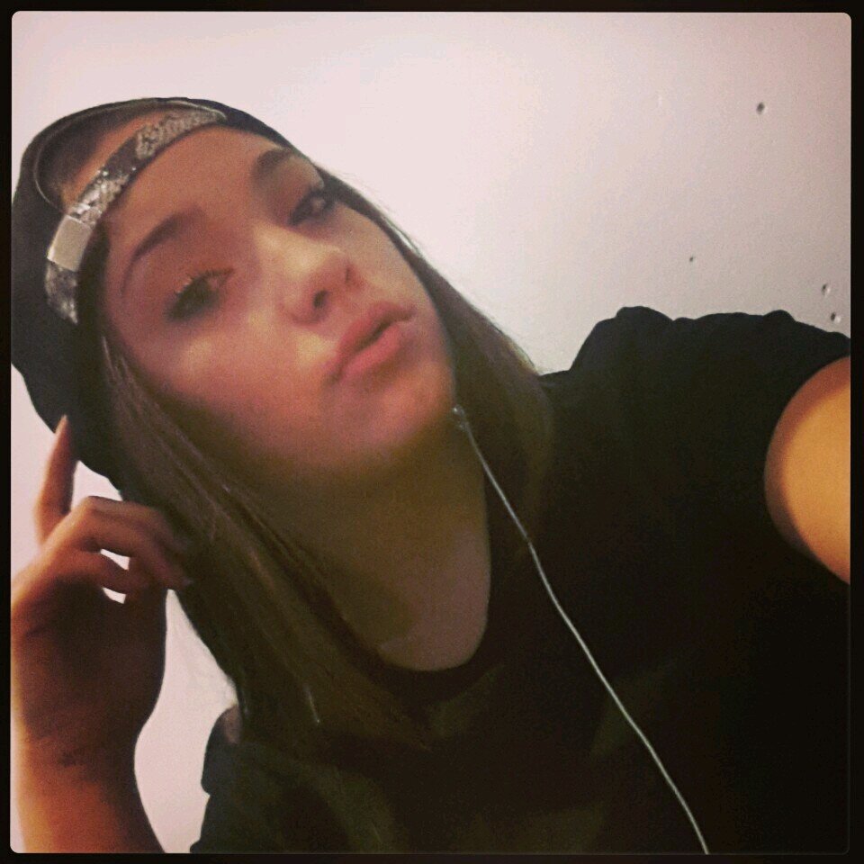 #TEAM100  -  Baddest.
SurinaamsNederlands.