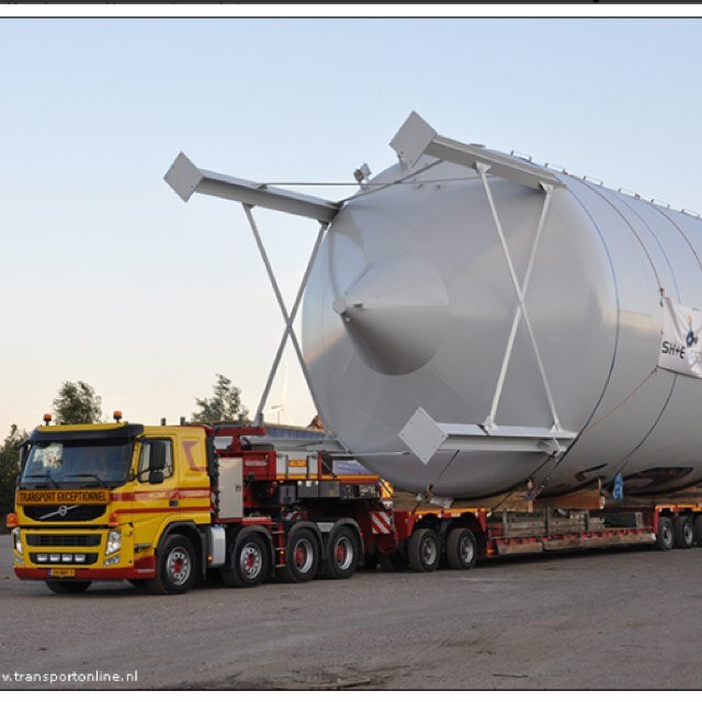 De specialist in speciaal en zwaar transport ... ( kraanauto's - semi / euro diepladers - lowdeckers - tautliners ) Klomptransport bv Zwolle