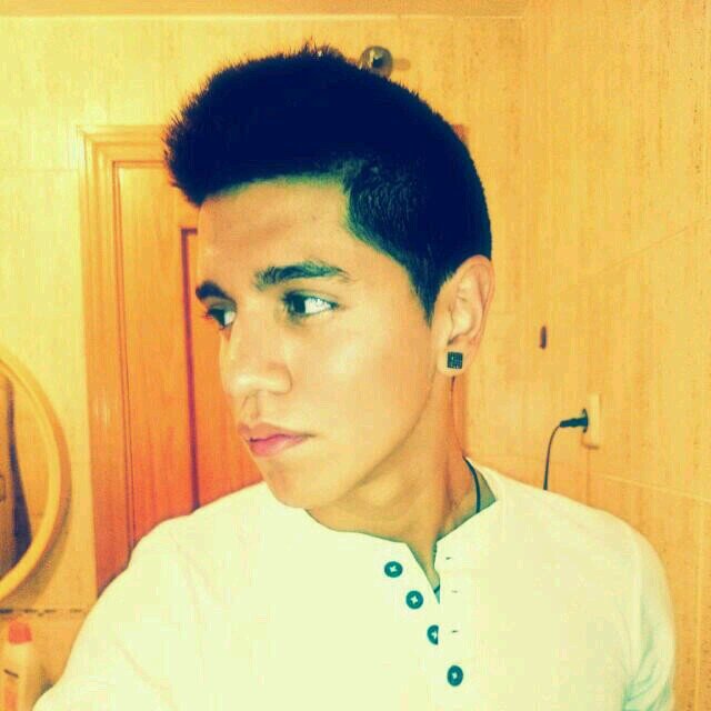 12# Mi edad no define mi madurez, mis notas no definen mi inteligencia y los rumores no definen quien soy. Si me enamoro será de una sonrisa y no de un escote.