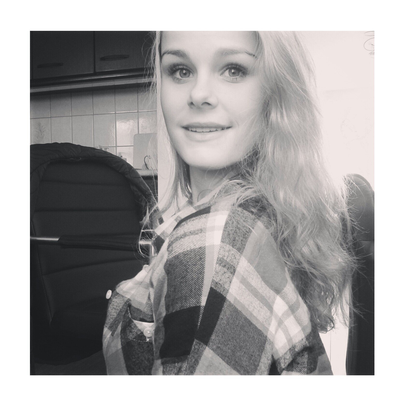 -In love with victor       
-follow your heart♥ 
insta @daanbanaannx -snor