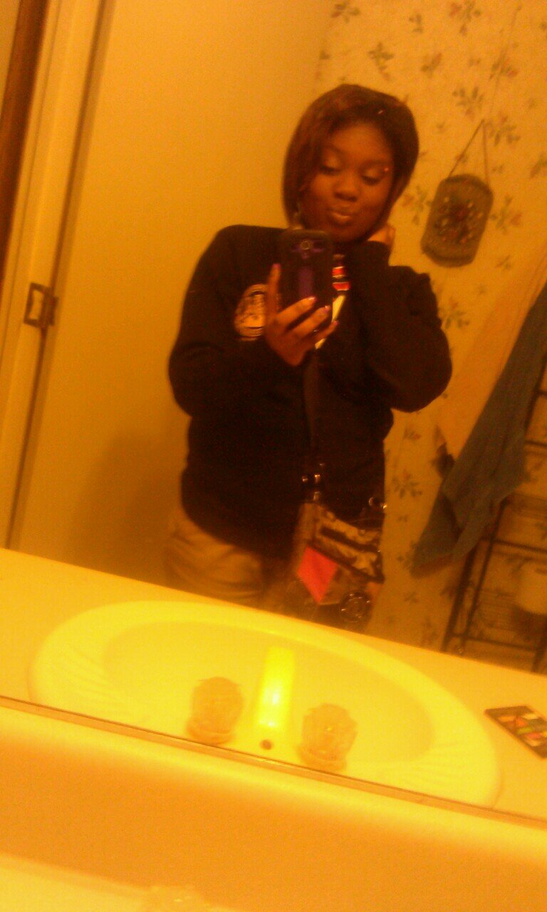 im from new Jersey but i live in lake city south Carolina n but i love to hang out with my friends n cousin,i love to party ,im funny,im beautiful,im loving