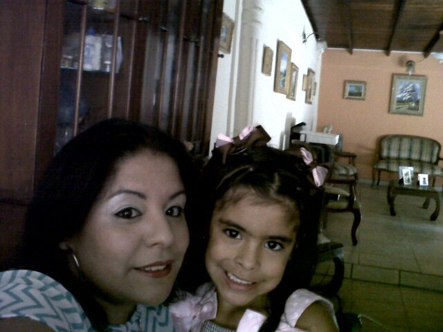 Madre muy Venezolana, amante de la Libertad, trabajadora y luchadora.