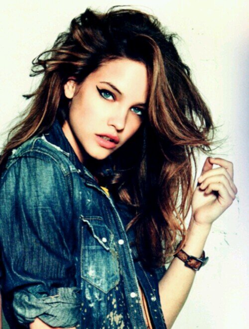 Papera Palvin | 20 | Model | Single |