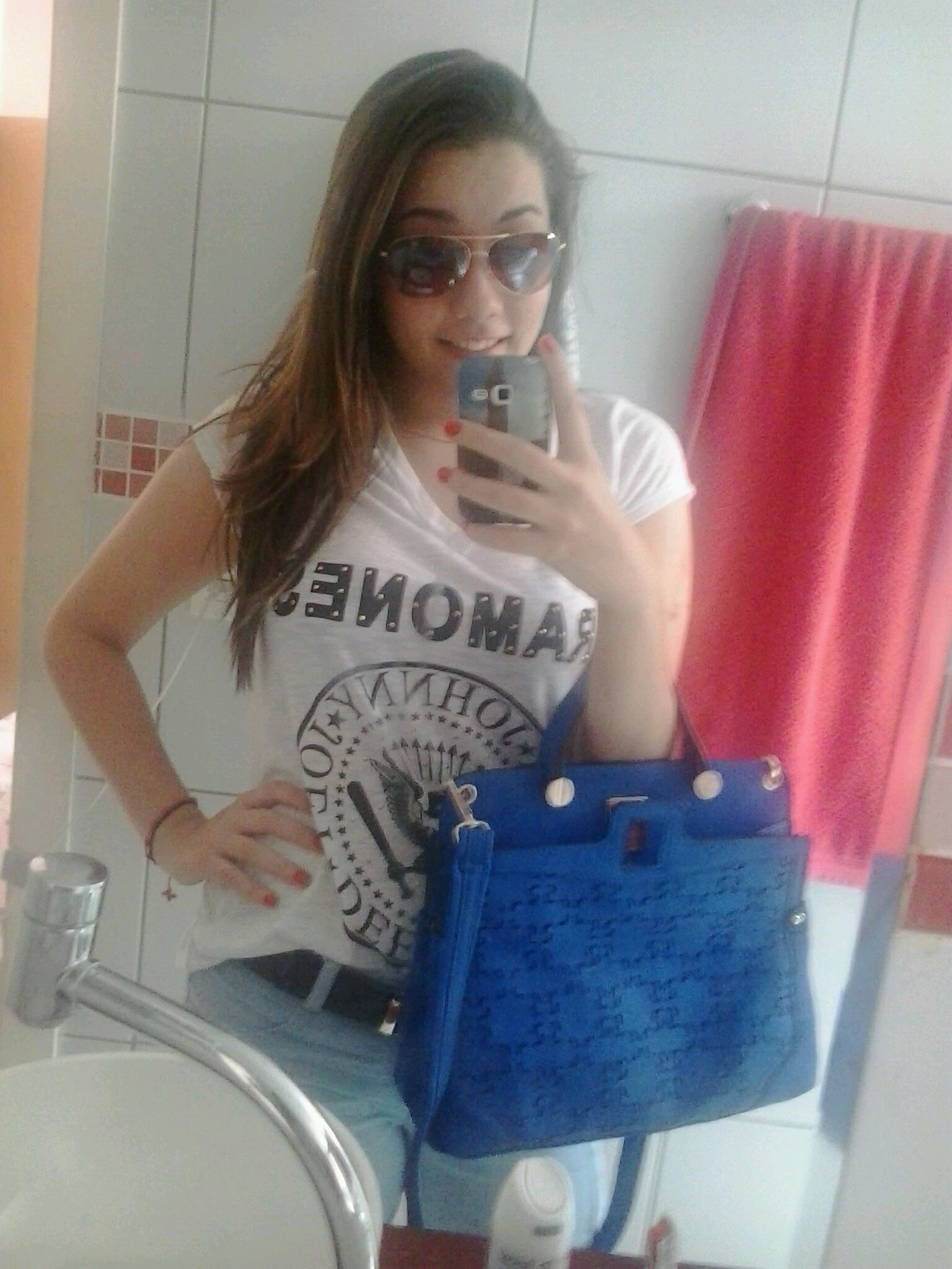 Amo o le!     	                                            Insta: @Alice_menezess