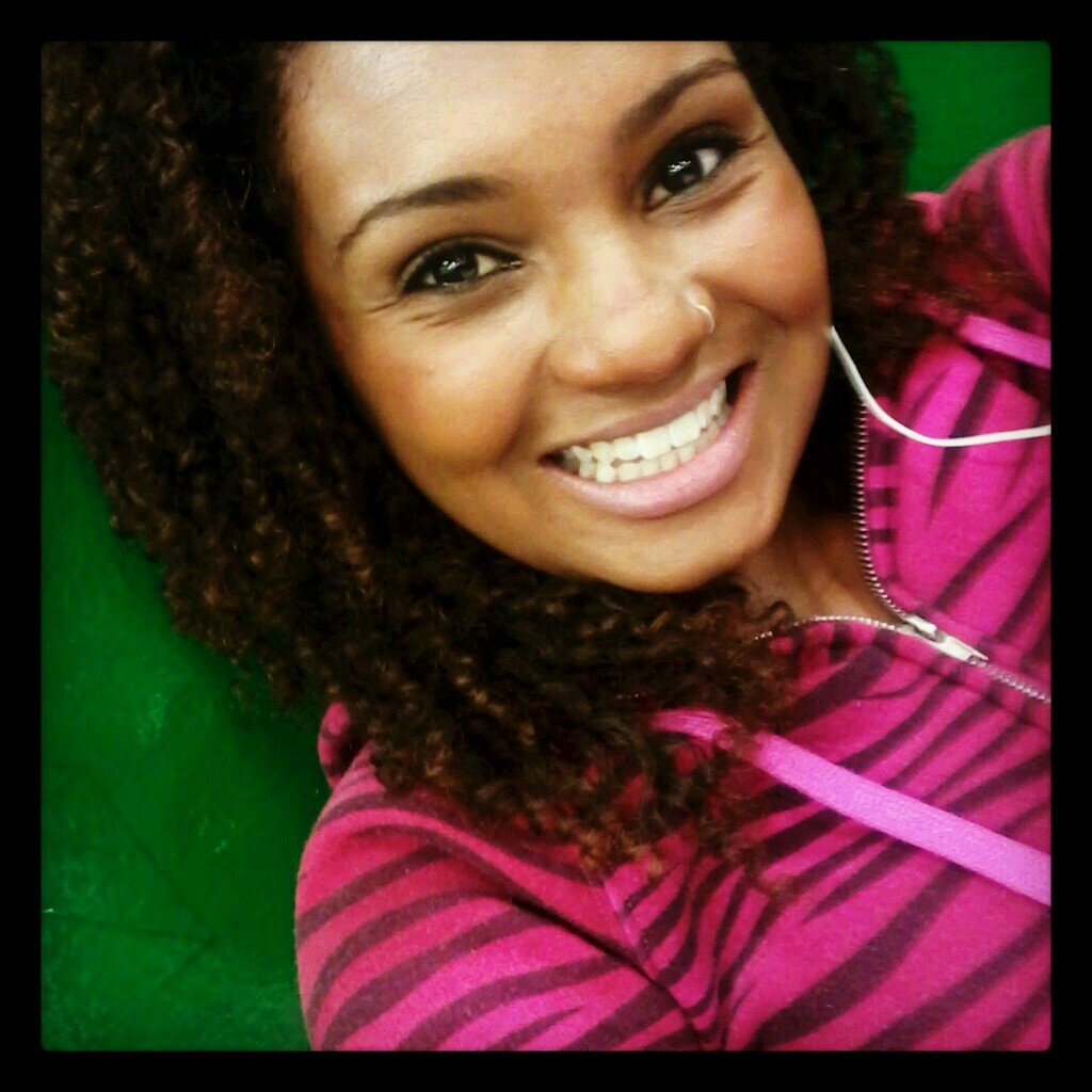 http://t.co/lZbWdfjihH…
                    eu só tô vivendo! :P