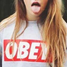 Somos Sara y Leire. 14. Amamos Obey.