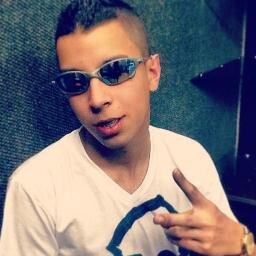 Cantor & compositor! 
Música de trabalho: http://t.co/ljFstTL4K0 Show's: (11) 7887-0298 (11) 7887-0300 Id: 9*27551