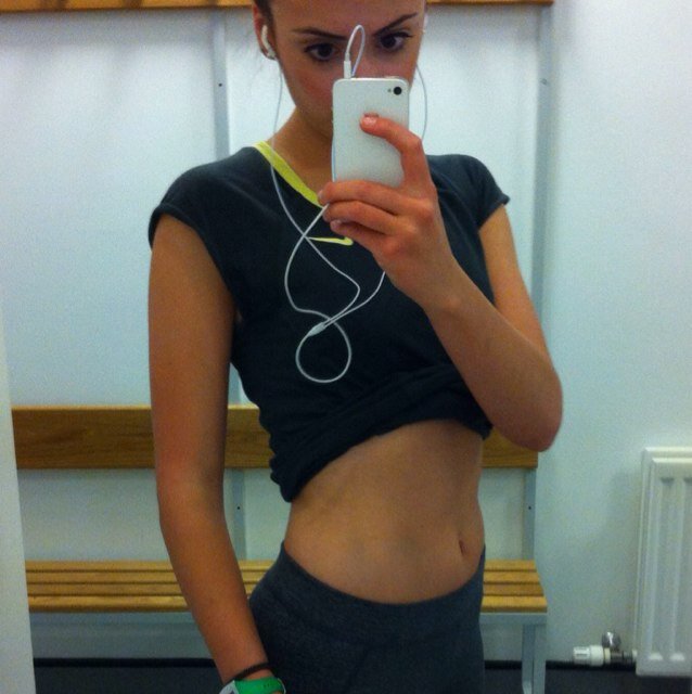 20. 5'5. Scot. Health obsessed. Started Lifting October '13.