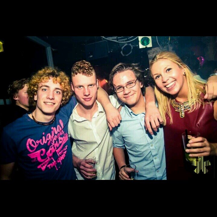 Aangenomen op het HBA ~licht en geluid technicus~veel dingen te doen weinig tijd dus doe het leukste!!