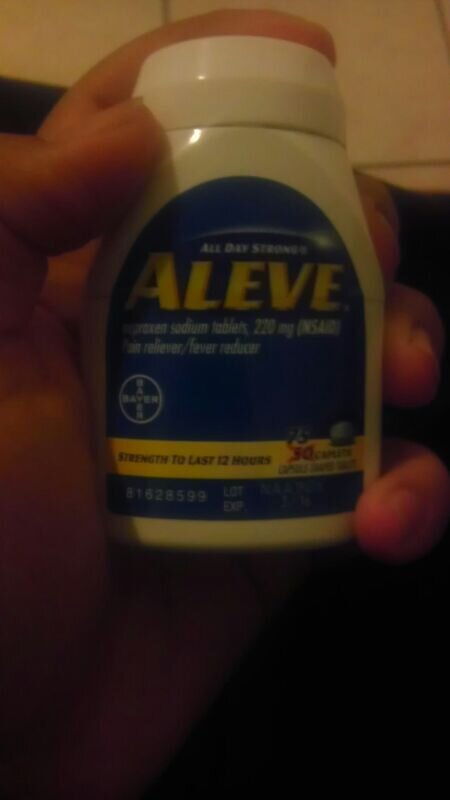 Padece de algo no lo piense más tome dos pastillas de Aleve® equivalen a 8 de otras...Competencia como medicina pero los mejores amigos @iTylenol