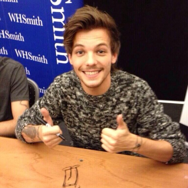 hey guys here's a free follow! pretty please with a cherry on top follow @zaaaaynx i will follow you back bc ily